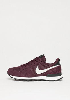 NIKE Wmns Internationalist burgundy crush/summit white-black 
