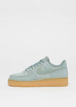 NIKE Wmns Air Force 1 07 SE mica green/mica green/gum light brown 